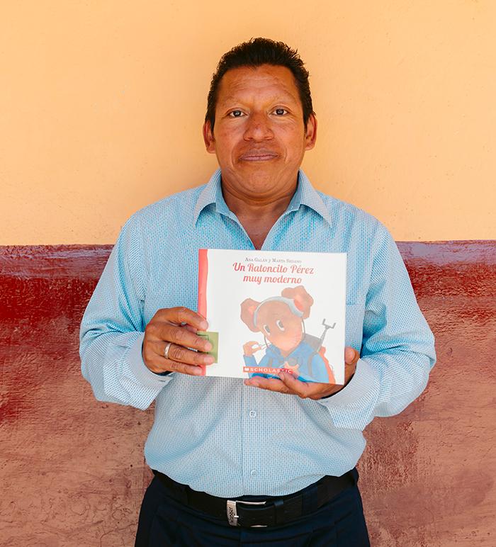 Teacher with book, Santos